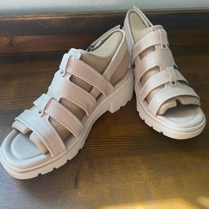 NWT Clarks Women’s Tige de Cuir Beige Slingback Fisherman Sandals Cushioned 9.5M